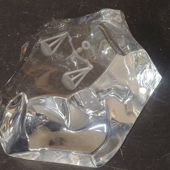 CRYSTAL "ICEBERG" ZODIAC LIBRA PAPERWEIGHT LEGAL SCALES VAL ST. LAMBERT FRENCH - Picture 4 of 5
